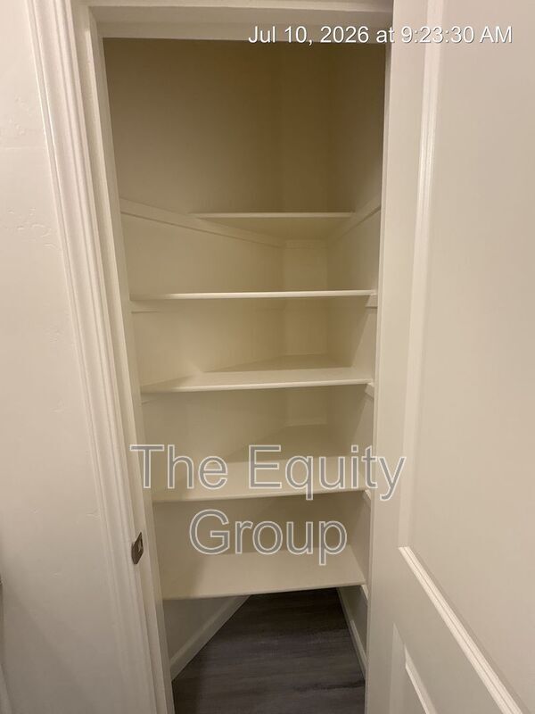 Building Photo - 733 S Pinkham St