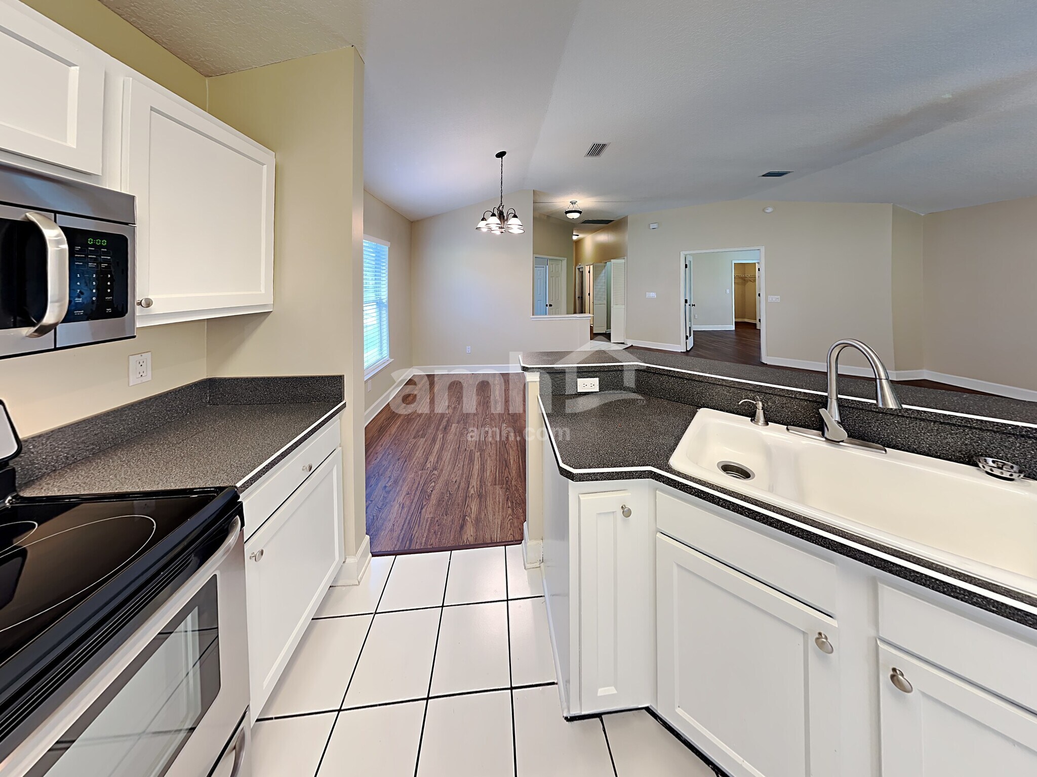 Building Photo - 805 Putters Green Way N