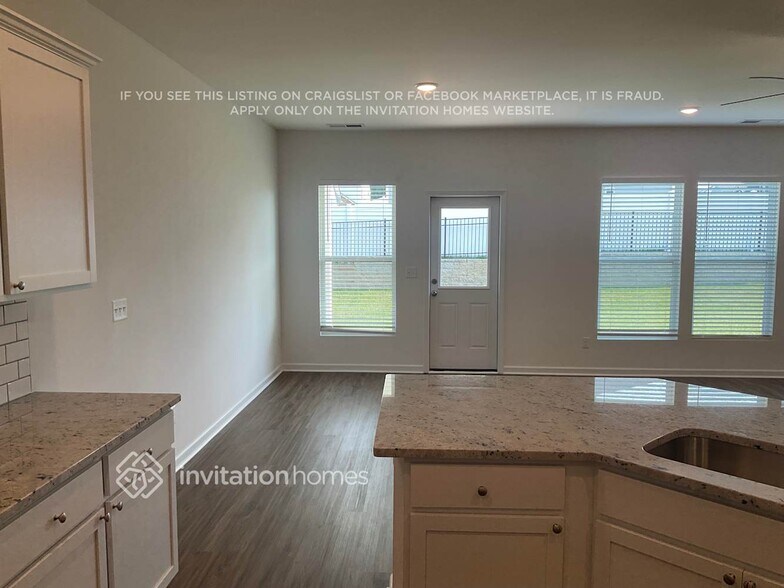 Building Photo - 3800 Lantern Ln
