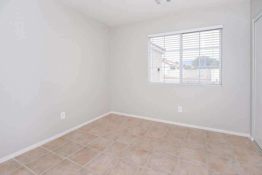 Building Photo - 2407 Tropical Sands Ave