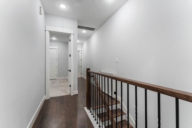 Building Photo - 113 Coronado St