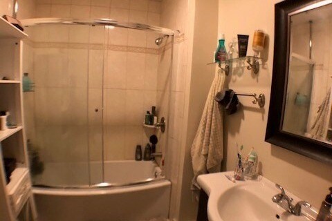 Building Photo - 2343 Sherbrook St