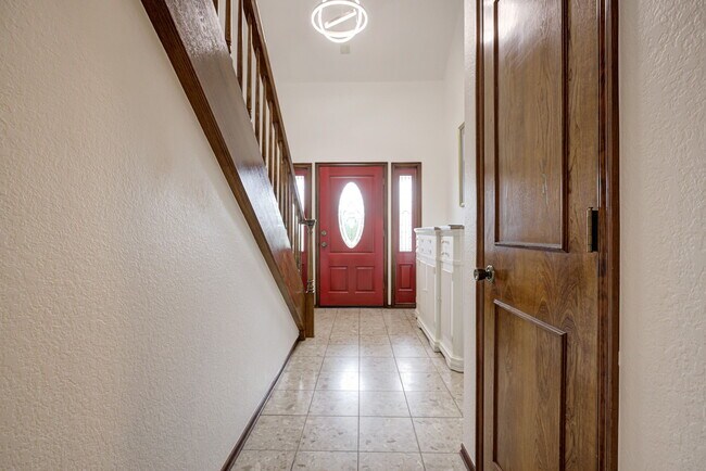 Building Photo - 1340 Bryant Cir