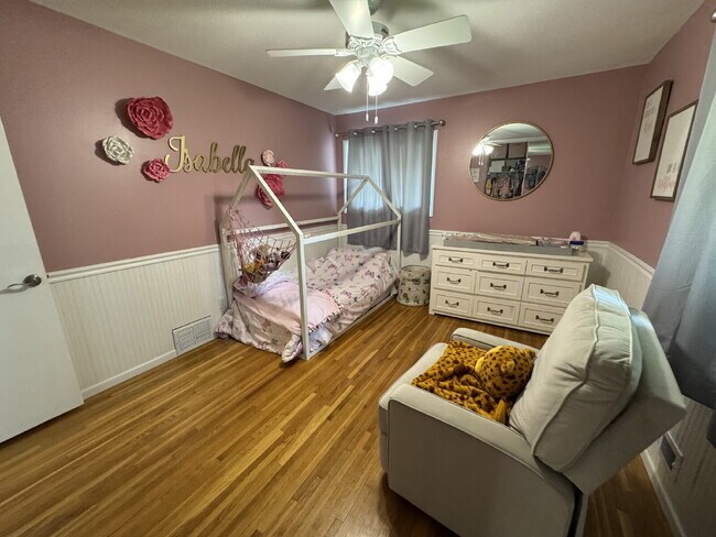 Building Photo - "Experience Elegant Living: 4-Bed Home with Granite Touches & Cozy Fireplace in Cottage Grove!"