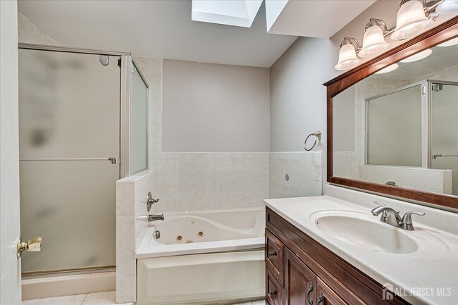 Building Photo - 3902 Springbrook Dr