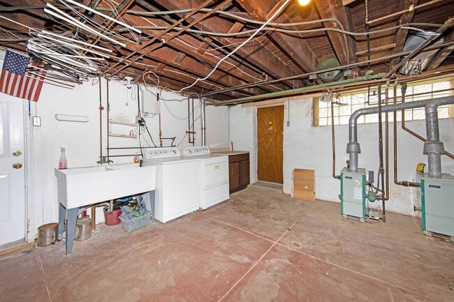 Building Photo - 5950 Bennington St