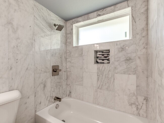 Building Photo - 14008 Gateway Dr