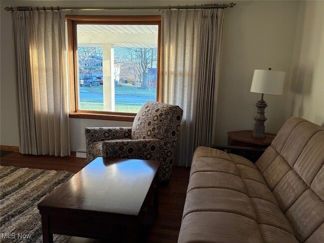 Building Photo - 168 Valley View Dr