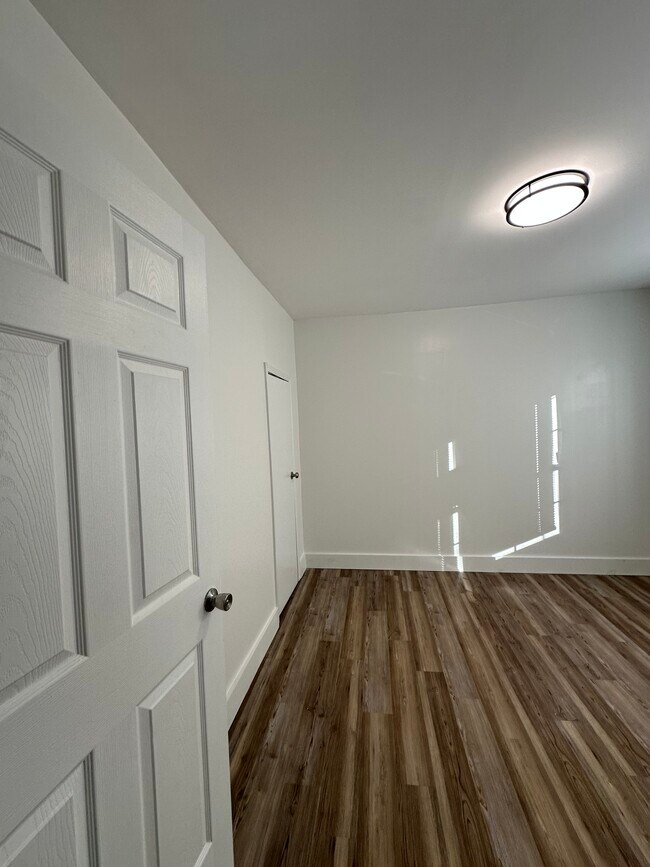 Building Photo - 221 Adamsville Ct