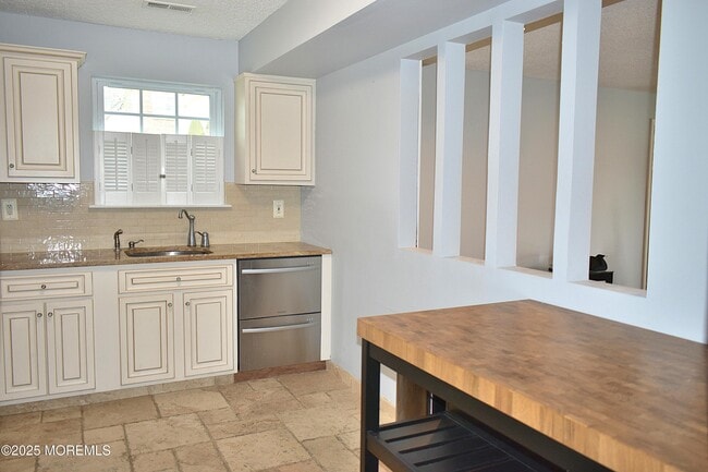 Building Photo - 119 Hyacinth Ln