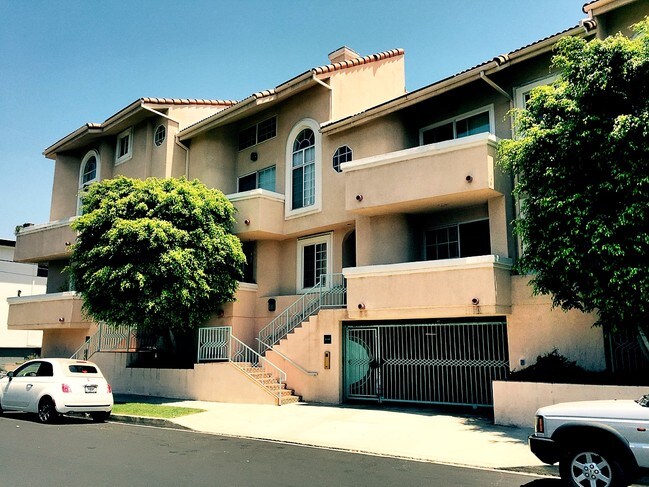 Primary Photo - 1402 Wellesley Ave