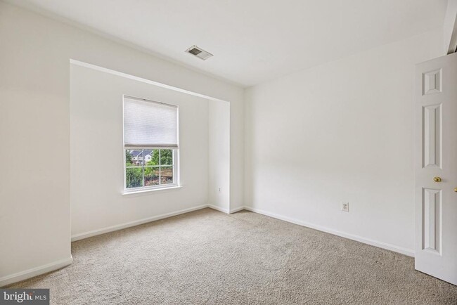 Building Photo - 633 Baystone Ct