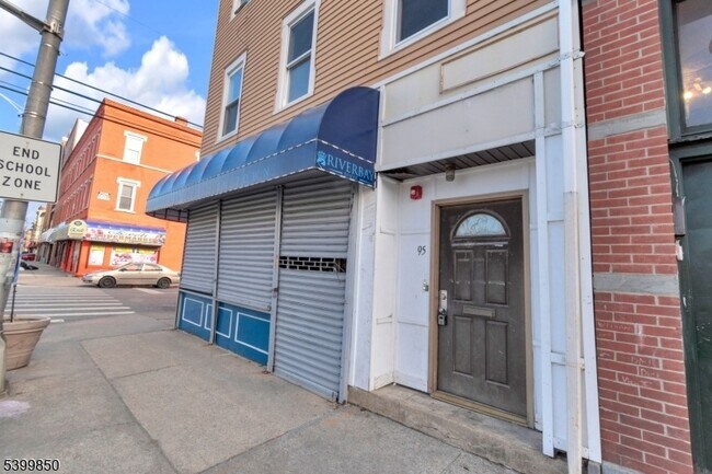 Building Photo - 95 1st St