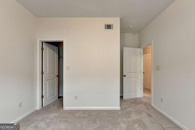 Building Photo - 979 Parkside Wood Ct