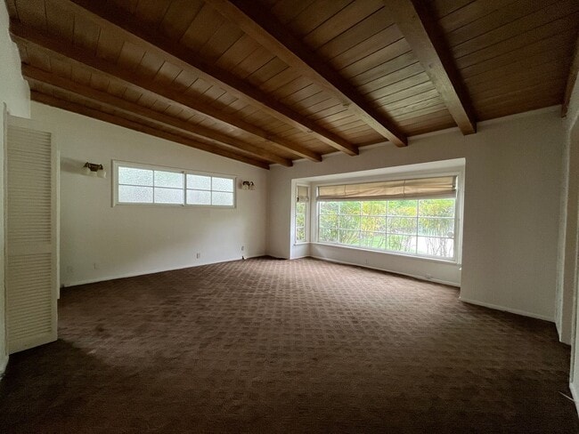 Building Photo - Encino 3+3 w/gated entry, pool + solar pan...