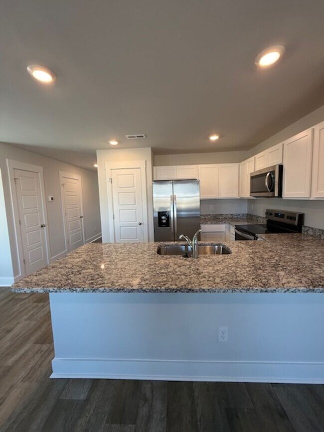 Building Photo - Be the first to Live in This Brand-New Townhome!