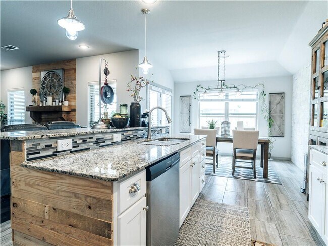 Building Photo - 130 Cisterna Dr