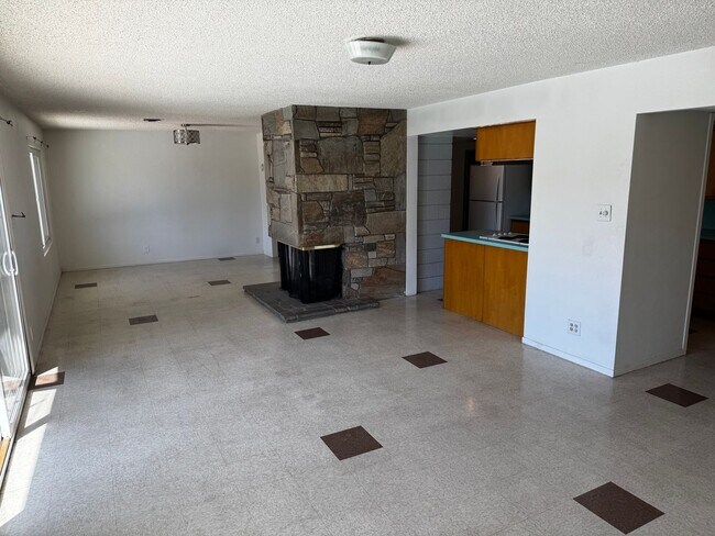 Building Photo - Mid-Century Home with Pool – Heart of Vegas