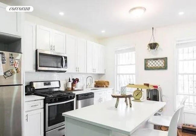 Primary Photo - 110 Linwood St