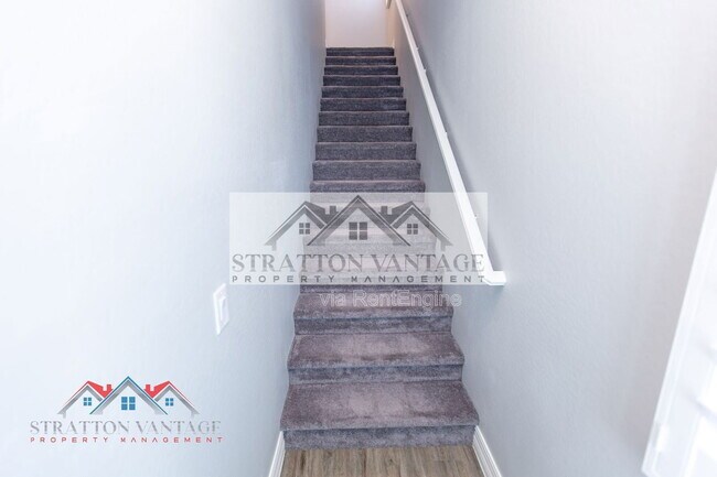 Building Photo - 2821 S Skyline Dr