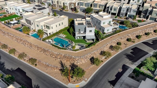 Building Photo - Distinctive Fully Furnished Estate in The Canyons!