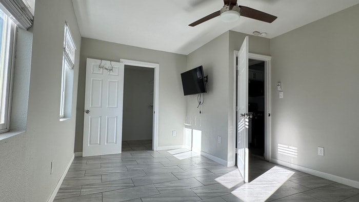 Building Photo - 222 E Southgate Ave