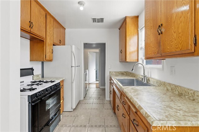 Building Photo - 9859 Arleta Ave