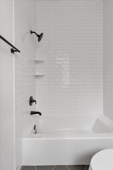 Building Photo - 2649 W Thomas St