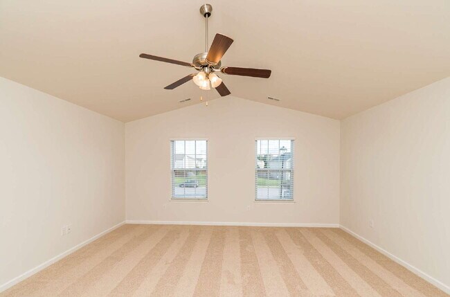 Building Photo - Stunning 4-Bed Home in Wendell with Granit...