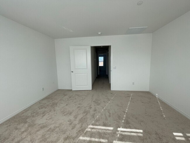 Building Photo - Beautiful Three Bedroom Two and a Half Bathroom Home in Murrieta!