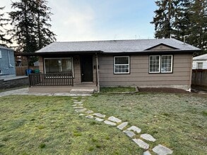Building Photo - Beautifully Updated Ridgecrest 4-Bedroom Home 1/2 Month Rent Concession!!!