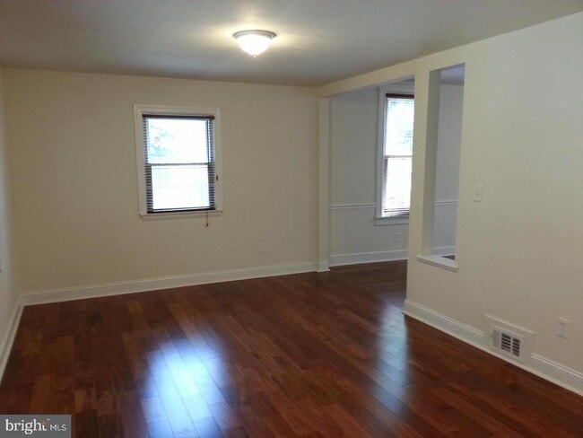 Building Photo - 303 S Highland St