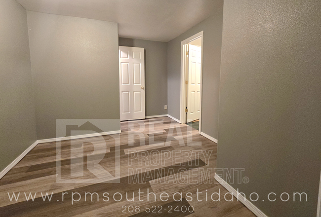 Building Photo - Spacious & Updated 4 Bedroom, 3 Bathroom Twin Home in Ammon (Idaho Falls) for Rent by Real Proper...
