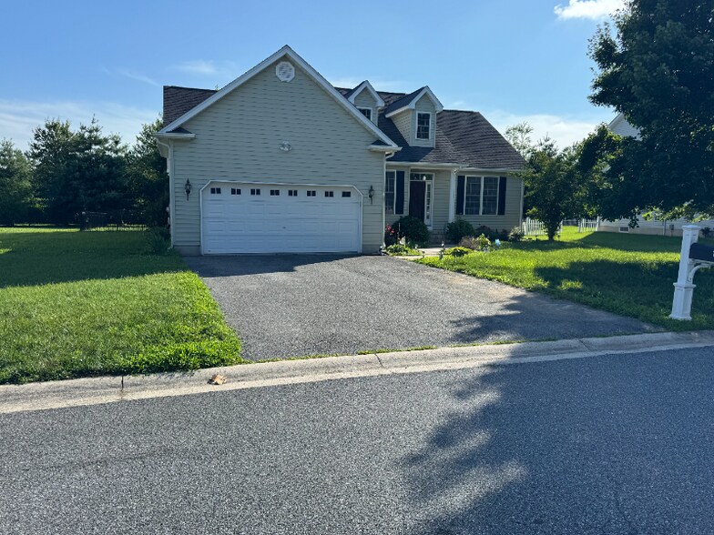 Building Photo - 79 Phillips Dr