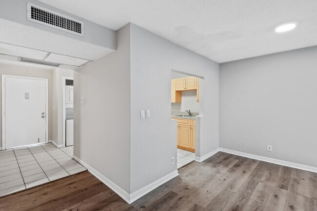 Building Photo - 2700 Coral Springs Dr