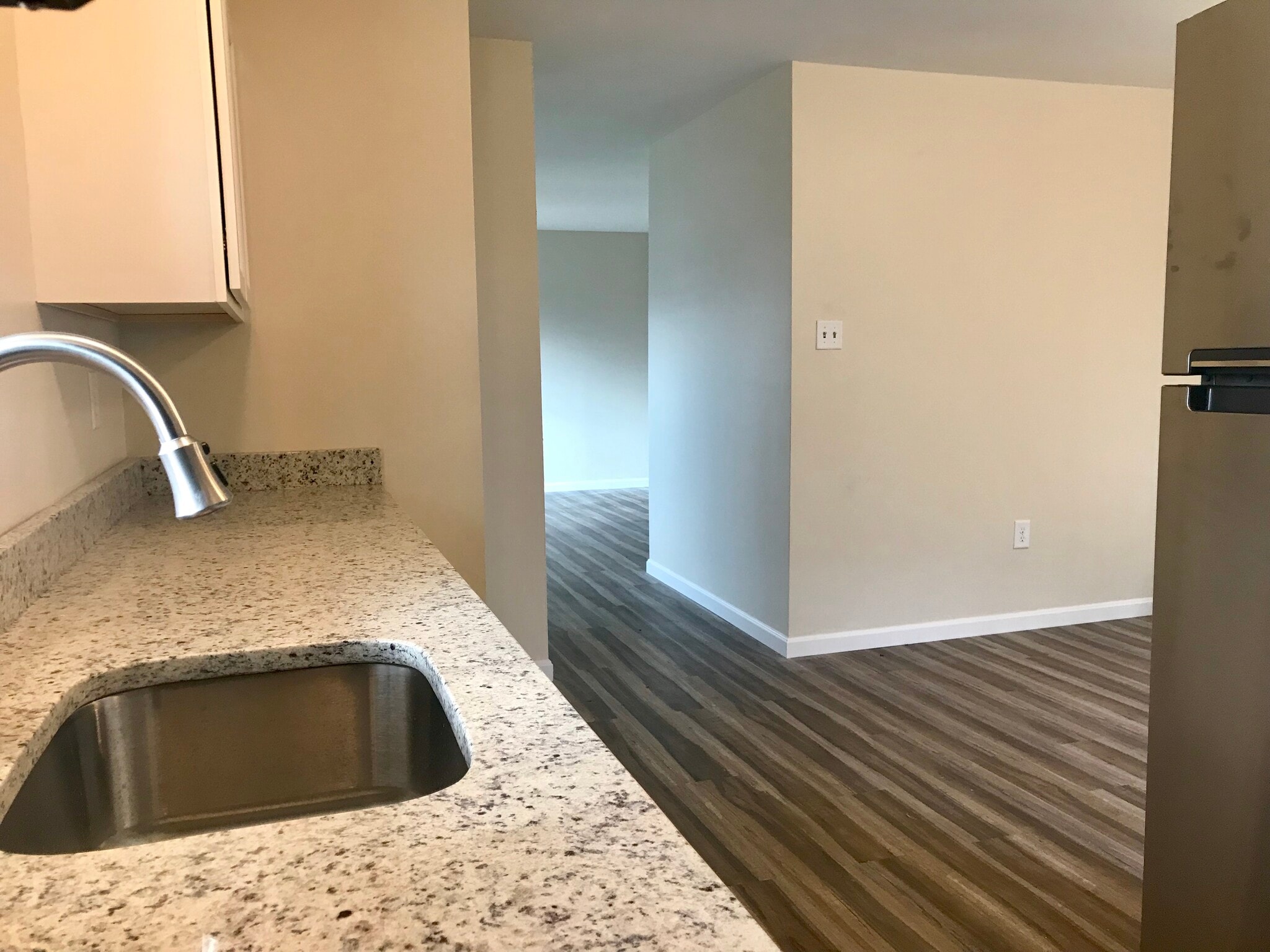 Building Photo - 1337 Huntover Dr