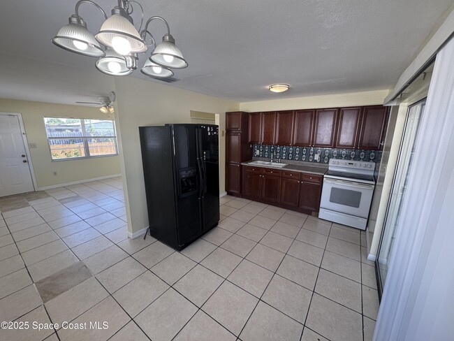 Building Photo - 2415 Sadler Ln