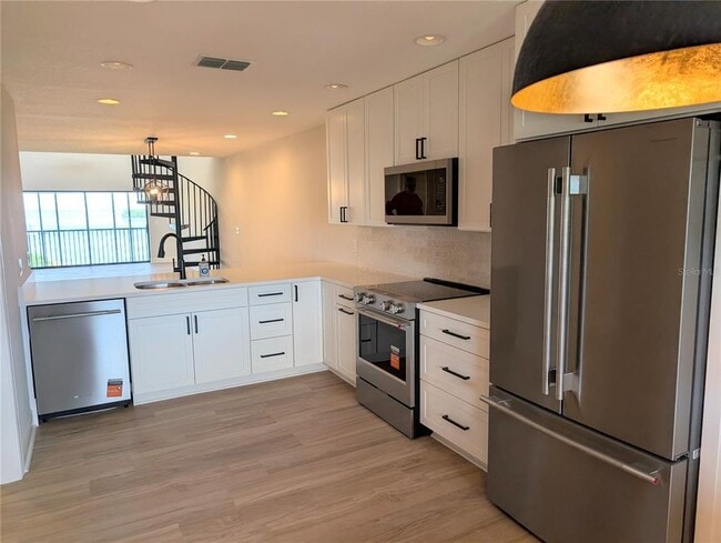 Building Photo - 3850 Mariners Walk