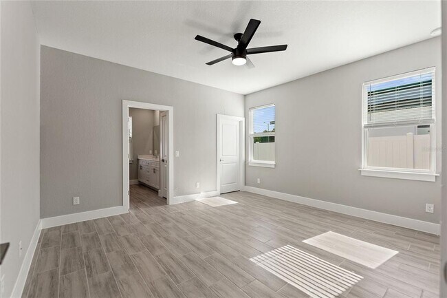 Building Photo - 326 Royal Palm Wy