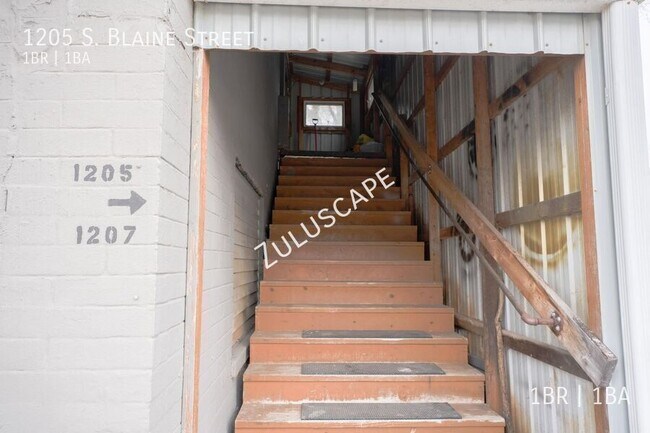 Building Photo - 1205 S Blaine St