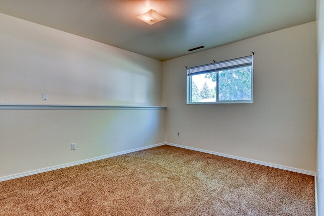 Building Photo - Fantastic Home In Village Seven For Rent