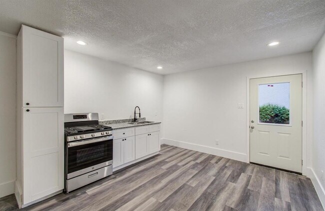 Building Photo - 607 Jeb Stuart Ln