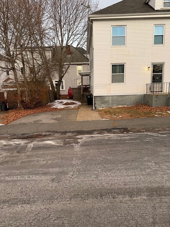 Building Photo - 56 Sheridan St