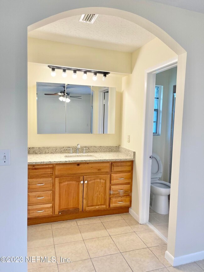 Building Photo - 5391 Golf Course Dr