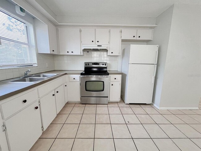 Building Photo - 5723 Silver Spur Dr