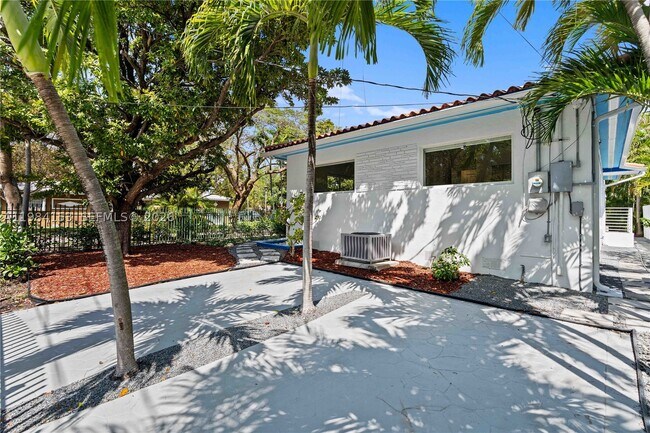 Building Photo - 1345 SW 14th St