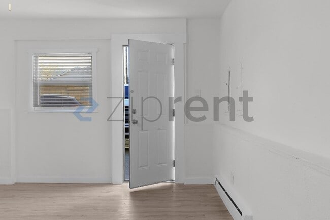 Building Photo - 1611 S 84th St