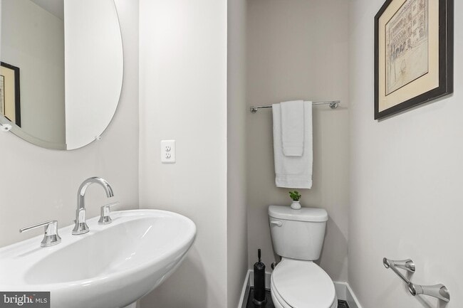 Building Photo - 1334 S Quinn St