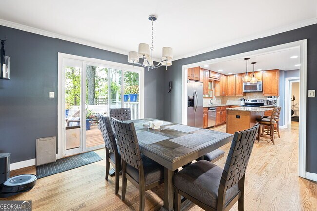 Building Photo - 2076 Lake Ridge Terrace