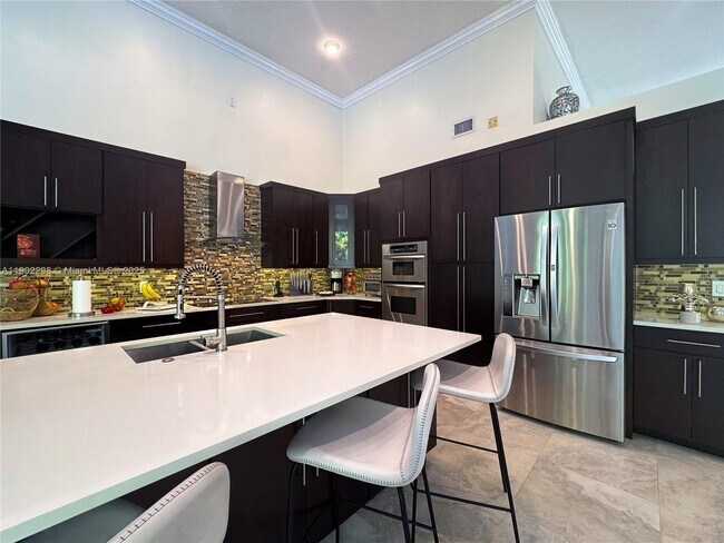 Building Photo - 375 Sabal Way